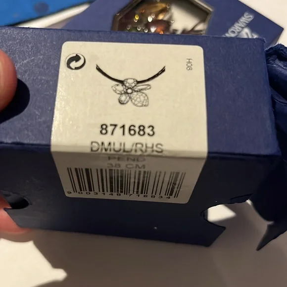 Signed/ Swarovski Crystal/ Flower/ Heritage Pendant/Necklace- brand new in box